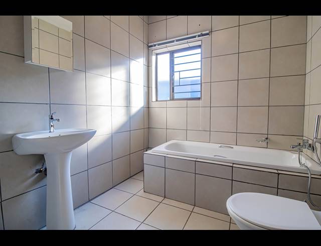 2 BEDROOM APARTMENT FOR SALE IN SOUTH CREST